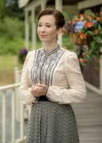 Loretta Walsh
as Florence Yost
