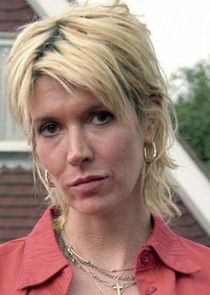 Julia Davis
as Emma