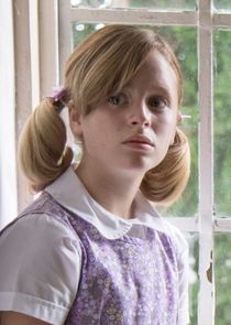 Lulu Wilson
as Marian Crellin