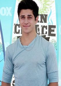 David Henrie
as Justin Russo