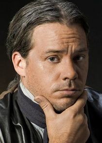 Michael Raymond-James
as Paul Revere