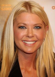 Tara Reid
as April Wexler