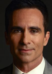 Néstor Carbonell
as Yanko Flores