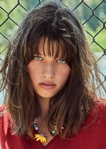 Ever Anderson
as Evelyn Nesbit