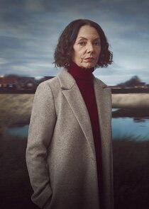 Joanne Whalley
as Bea