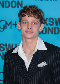 Joe Freeman
as Luke Ellis