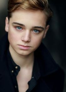 Dean Charles Chapman
as Gaz