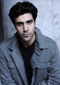 Bobby Naderi
as Detective Matt Bowen