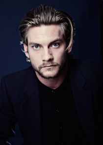 Jake Weary
as Cane Buckley