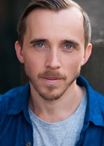 Benedict Hardie
as Sergeant Chris Renn