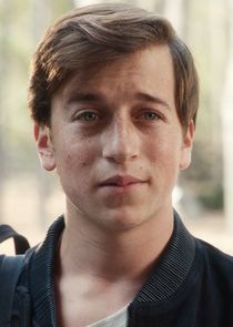 Skyler Gisondo
as Gideon Gemstone