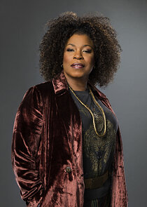 Lorraine Toussaint
as Viola 