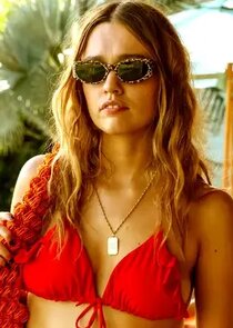 Aimee Lou Wood
as Chelsea