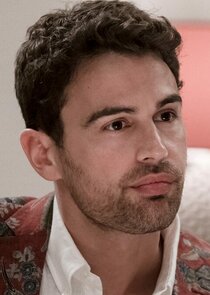 Theo James
as Cameron Sullivan