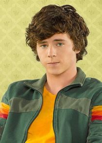 Charlie McDermott
as Axl Heck