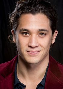 Chai Hansen
as Tim Ahern