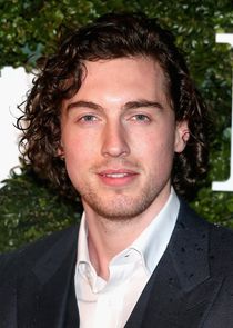 Rory Fleck Byrne
as Gerry Carroll