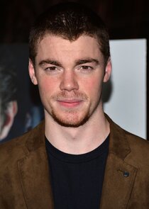 Gabriel Basso
as Peter Sutherland