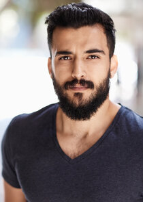 Phoenix Raei
as Dale