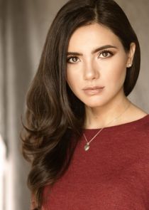 Arienne Mandi
as Noor Taheri