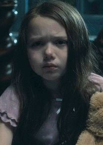 Violet McGraw
as Young Nell