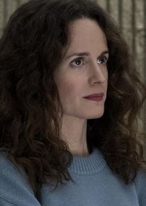 Elizabeth Reaser
as Shirley Crain Harris