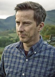 Lee Ingleby
as Paul Hughes