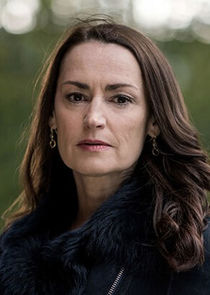 Pooky Quesnel
as Louise Wilson