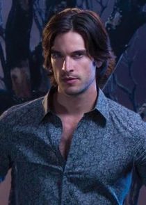 Daniel Di Tomasso
as Killian Gardiner