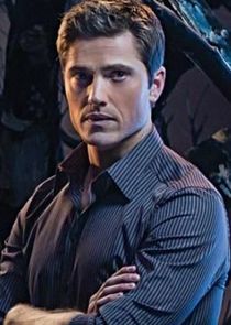 Eric Winter
as Dash Gardiner