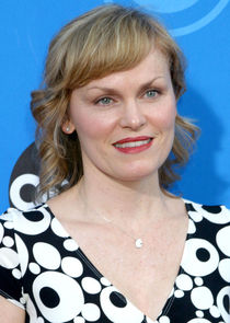 Stephnie Weir
as Kristen