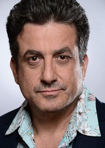 Menashe Noy
as Meir Gorev