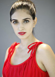 Liraz Charhi
as Yael Kadosh
