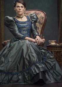 Clea DuVall
as Emma Borden