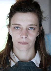 Céline Sallette
as Julie