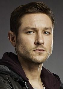 Michael Graziadei
as Kyle Walker