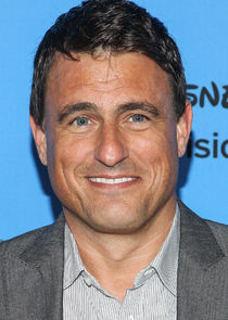 Benjamin Koldyke
as Lee Standish