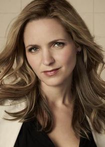 Jordana Spiro
as Dr. Grace Devlin