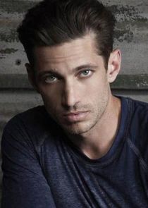 James Carpinello
as Franco Leoni