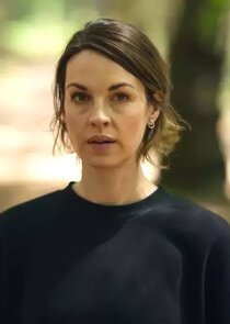 Jessica Raine
as Lucy Chambers