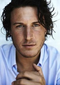 Aaron Jakubenko
as Augie McTeer