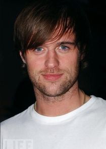 Jonas Armstrong
as Terry Hewitt