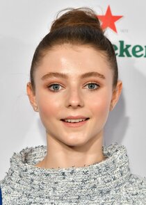 Thomasin McKenzie
as Vivian Cunningham