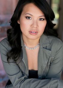 VyVy Nguyen
as Gwen Dang