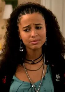 Ashley Aufderheide
as Gwen Runck