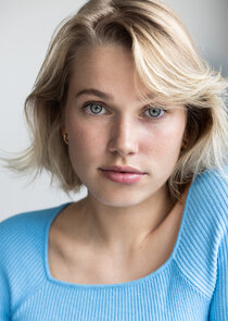 Thea Sofie Loch Næss
as Thyra