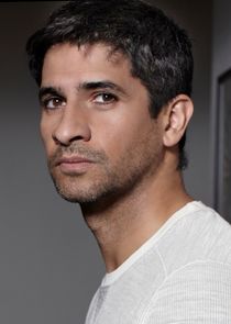 Raza Jaffrey
as François Guise