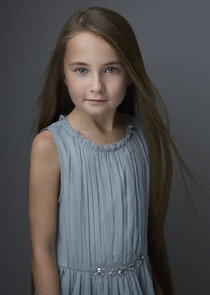 Kiera Thompson
as Saffron