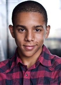 Aaron Hale
as Brandon Caruthers