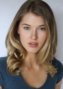 Sarah Grey
as Alyssa Drake